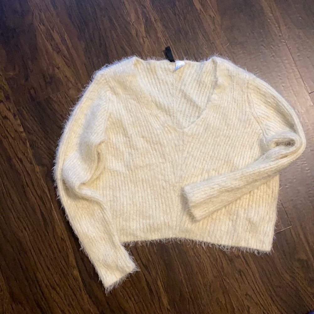 Ivory fluffy sweater !